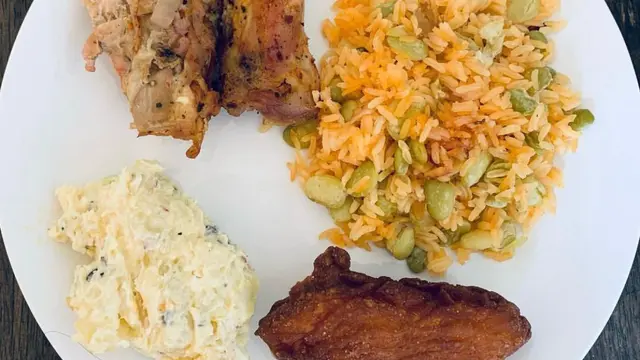 Gufong bersama makanan khas lainnya dari Cabo Verde di Afrika
