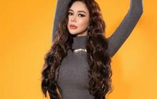 Makin Cantik dan Langsing Banget, 8 Gaya Hot Mama Aura Kasih di Pemotretan Terbaru!