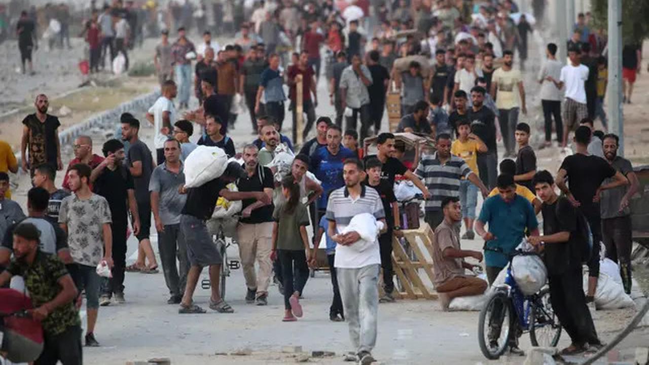 Warga Mesir Isi Botol dengan Beras Lalu Buang ke Laut, Berharap Sampai ke Warga Gaza
