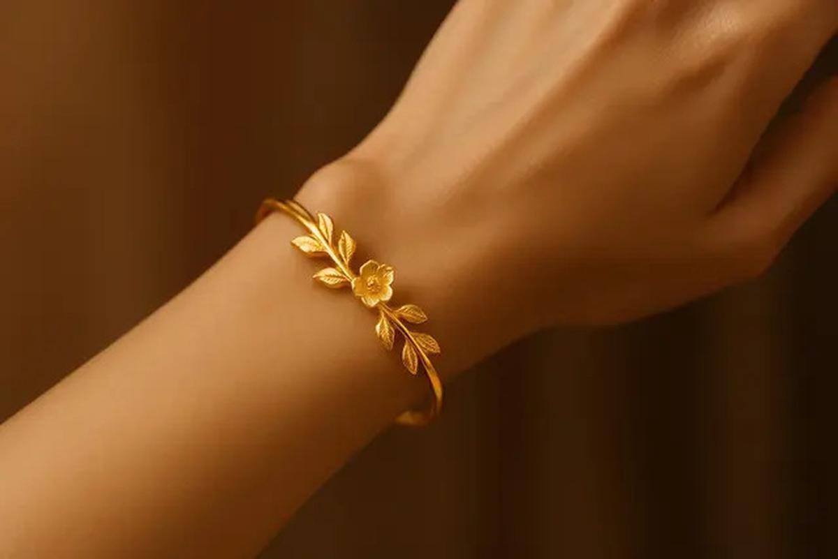 9 Model Gelang Emas Elegan 2 Gram Motif Daun, Ide Perhiasan Menawan di 2025