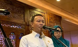 Dirjen Perhubungan Darat Aan Suhanan mengumumkan program mudik gratis usai Rapat Koordinasi Evaluasi Natal 2025 dan Tahun Baru 2026 serta Persiapan Penyelenggaraan Masa Angkutan Natal 2026 dan Tahun Baru 2027 di Jakarta, Selasa (27/10/2026).