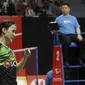 Pebulutangkis Thailand, Jindapol Nitchaon, saat melawan Pebulutangkis Jepang, Sato Sayaka, pada laga Indonesia Masters 2018 di Istora Senayan, Selasa (23/1/2018). Jindapol menang 22-20 17-21 21-9. (Bola.com/M Iqbal Ichsan)