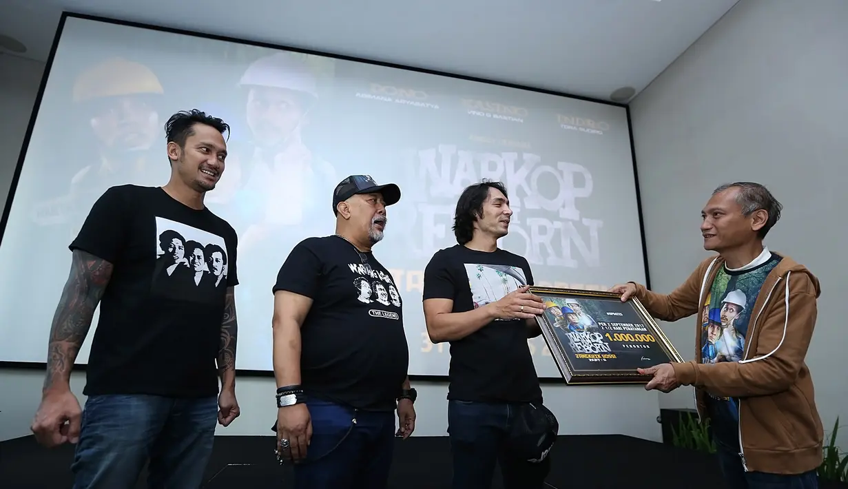 Bintang utama pemain film tersebut senang dengan sambutan masyarakat yang menyambut baik film yang dibintanginya. Seperti diketahui film itu dibintangi, Indro Warkop, Abimana Aryasatya, Tora Sudiro, dan Vino Bastian.  (Bambang E. Ros/Bintang.com)