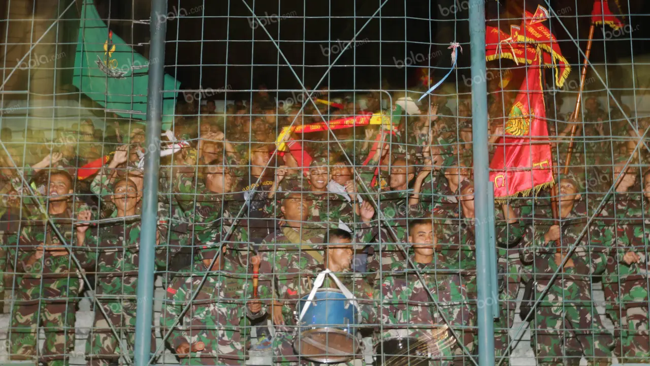 Suporter PS TNI