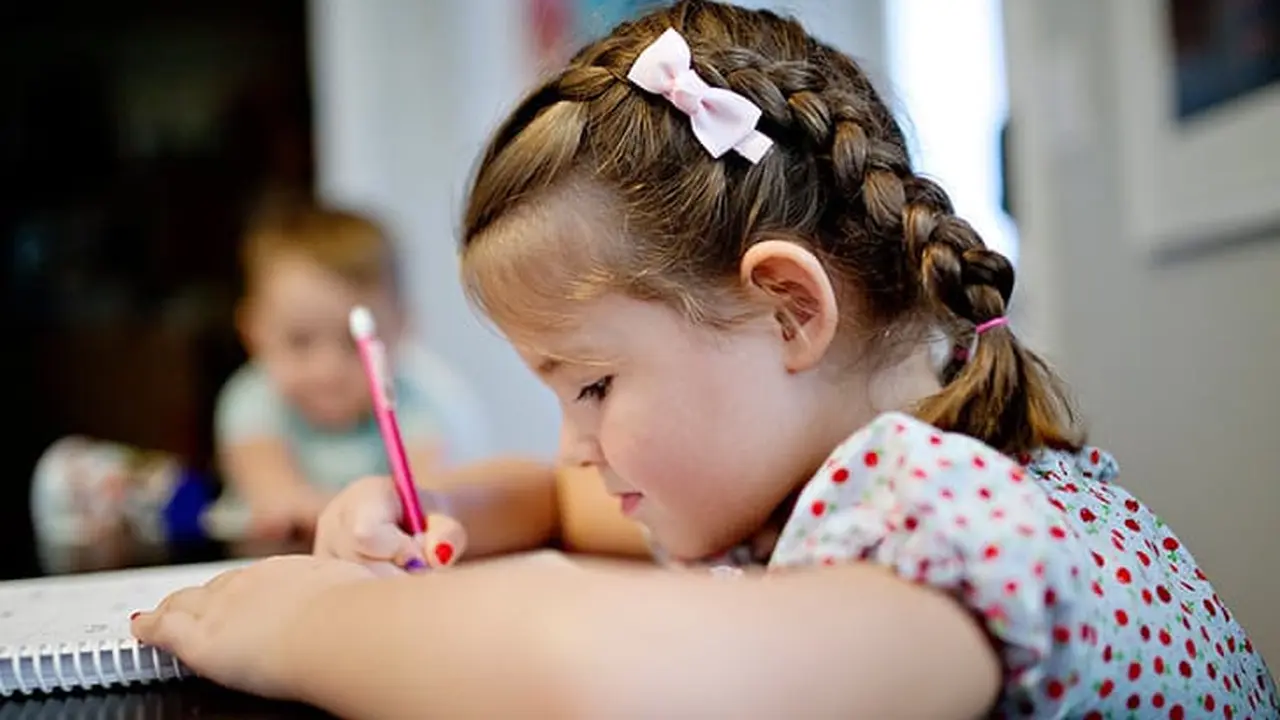 Anak-anak membuat resolusi di tahun baru (Purewow)