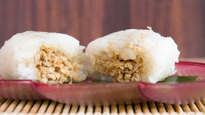 Ayam suwir untuk isian lemper/copyright Shutterstock.com
