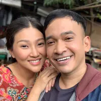 Istri dari presenter Ruben Onsu ini kerap mengunggah gayanya mengenakan daster. Menyaksikan Sarwendah mengenakan daster, menjadi hal yang tidak aneh lagi bagi para penggemarnya. Bahkan  Sarwendah memiliki usaha dasternya sendiri, lho. (Liputan6.com/IG/sarwendah29)