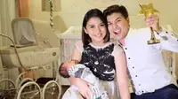Ajak Anak Jalan-Jalan, Chelsea Olivia Pakai Kereta Bayi Mewah