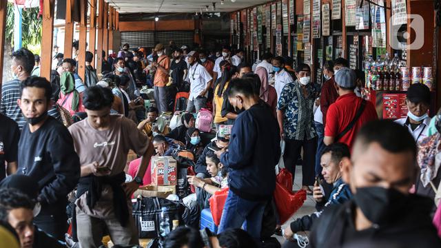 Terminal Kalideres Mulai Dipadati Pemudik