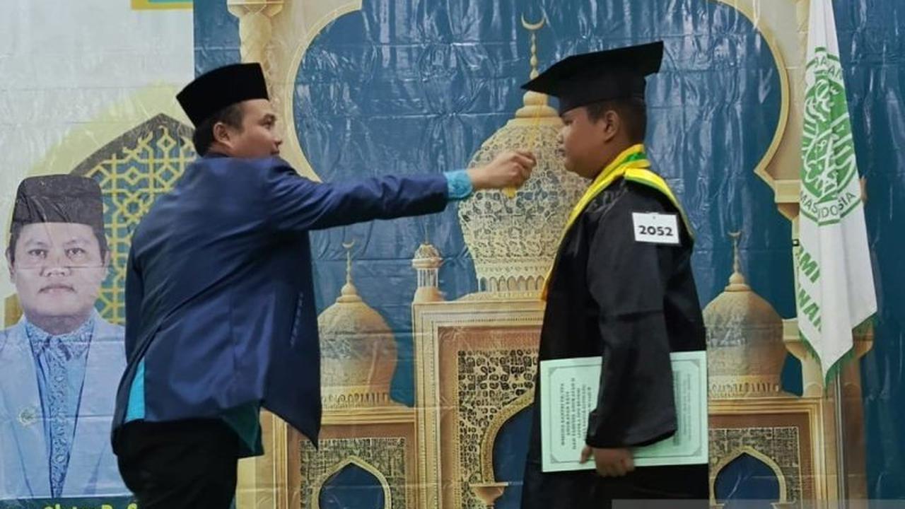 Wali Kota Pangkalpinang Wisuda Santri TPA dan Tahfidz, Dorong Generasi Berakhlak
