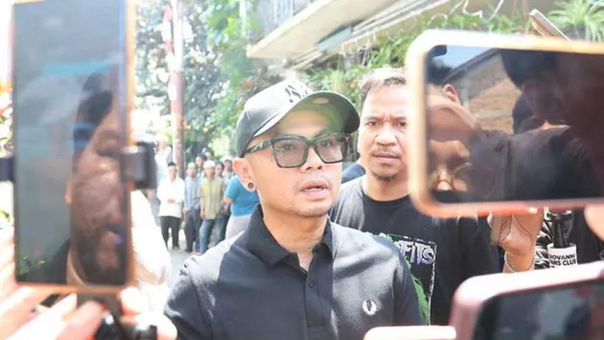Potret Artis Datang ke Rumah Duka Mpok Alpa, Penuh Tangis dan Duka Mendalam