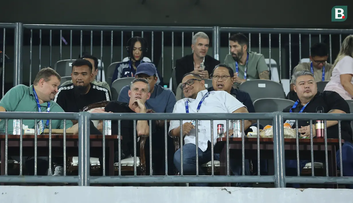 Selain memantau kompetisi dalam negeri, mantan pelatih Timnas Kanada itu juga telah mendatangi dan menyaksikan langsung penampilan pemain diaspora di luar negeri. (Bola.com/M Iqbal Ichsan)