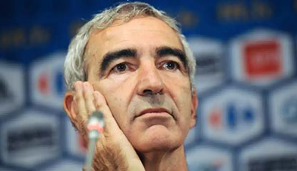 Pelatih Timnas Prancis, Raymond Domenech di sesi konferensi pers penetapan skuad Les Bleus melawan Kep. Faroe dan Austria. AFP PHOTO / BORIS HORVAT 