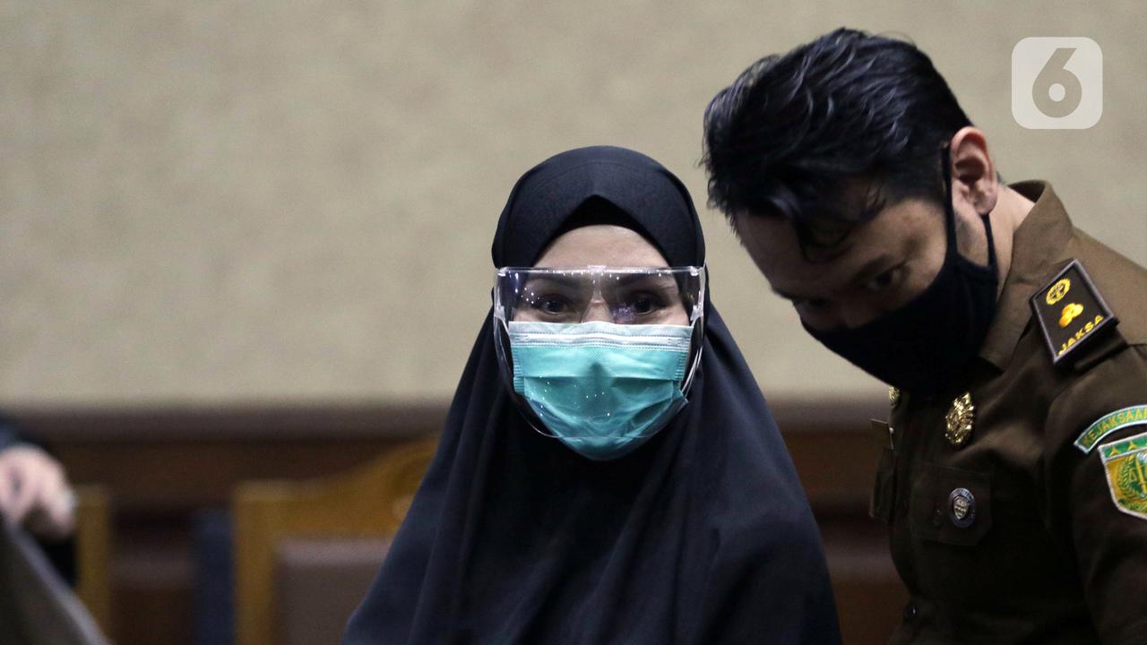 FOTO: Jaksa Pinangki Sirna Malasari Divonis 10 Tahun Penjara