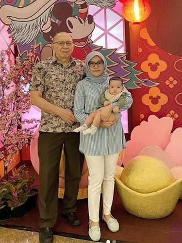 Awet Muda 5 Potret Cantik Mertua Arya Saloka Yang Seperti Seumuran News Entertainment Fimela Com Ibunda putri anne memiliki paras menawan dan tampak awet muda. potret cantik mertua arya saloka