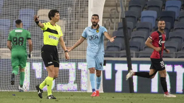 Sapir Berman, wasit sepak bola transgender pertama Israel