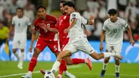 Gelandang Irak, Zidane Iqbal lepas dari kawalan bek Timnas Indonesia, Calvin Verdonk dalam laga kedua Grup B putaran keempat Kualifikasi Piala Dunia 2026 zona Asia, Minggu (12/10/2025). (Dok. Timnas Irak).