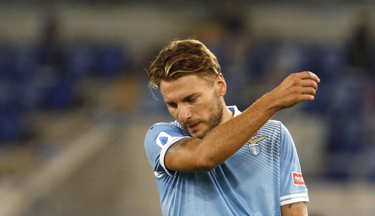 Penyerang Lazio, Ciro Immobile, saat menghadapi Brescia pada laga lanjutan Serie A pekan ke-37 di Stadion Olimpico, Kamis (30/7/2020) dini hari WIB. Lazio menang 2-0 atas Brescia. (AP Photo/Riccardo De Luca)