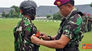 Citizen6, Sidoarjo: Latihan penguasaan udara yang akan dijalani selama enam minggu. Bagi 40 siswa calon Pasukan Elit TNI AL yang terdiri dari 27 siswa Diktaifib dan 13 siswa Dikpask. (Pengirim: Penkobangdikal)