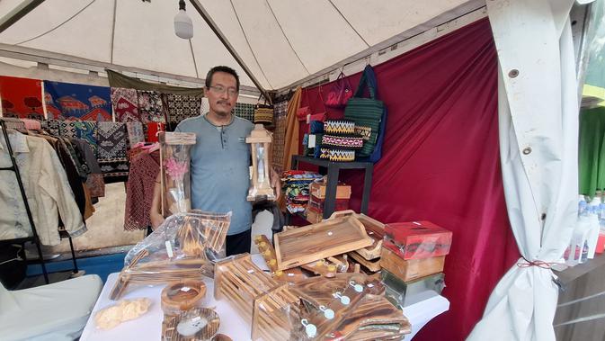 Cerita Iyan di Tengah Riuh Lamsel Expo 2025: Menemukan Damai Lewat Kerajinan Handmade