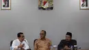 Presidium KAHMI, Kamrussamad (kiri) saat berbincang dengan Ketua Umum Kadin, Rosan Roeslani (tengah) di Jakarta, Kamis (23/11). KAHMI saat ini memperkuat orientasi kewirausahaan guna mendorong pertumbuhan lebih baik. (Liputan6.com/Pool/KAHMI)