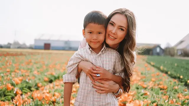 Jadi Single Mom, Ini 6 Potret Cathy Sharon dengan Kedua Anaknya
