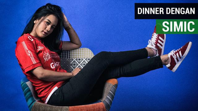 Berita video wawancara singkat Jak Angel cantik bernama Suroya tentang keinginannya makan malam dengan striker Persija Jakarta, Marko Simic.
