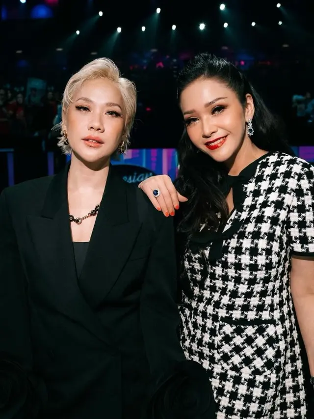 Koleksi Anting Maia Estianty