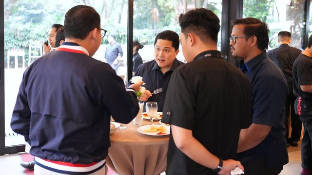 Menteri Pemuda dan Olahraga (Menpora) RI, Erick Thohir, menggelar pertemuan dengan para wartawan yang sehari-hari bertugas di lingkungan Kementerian Pemuda dan Olahraga (Kemenpora) RI.
