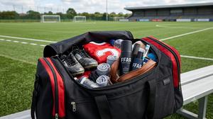 5 Barang yang Sebaiknya Selalu Ada di Football Bag Sebelum Berangkat Main Bola