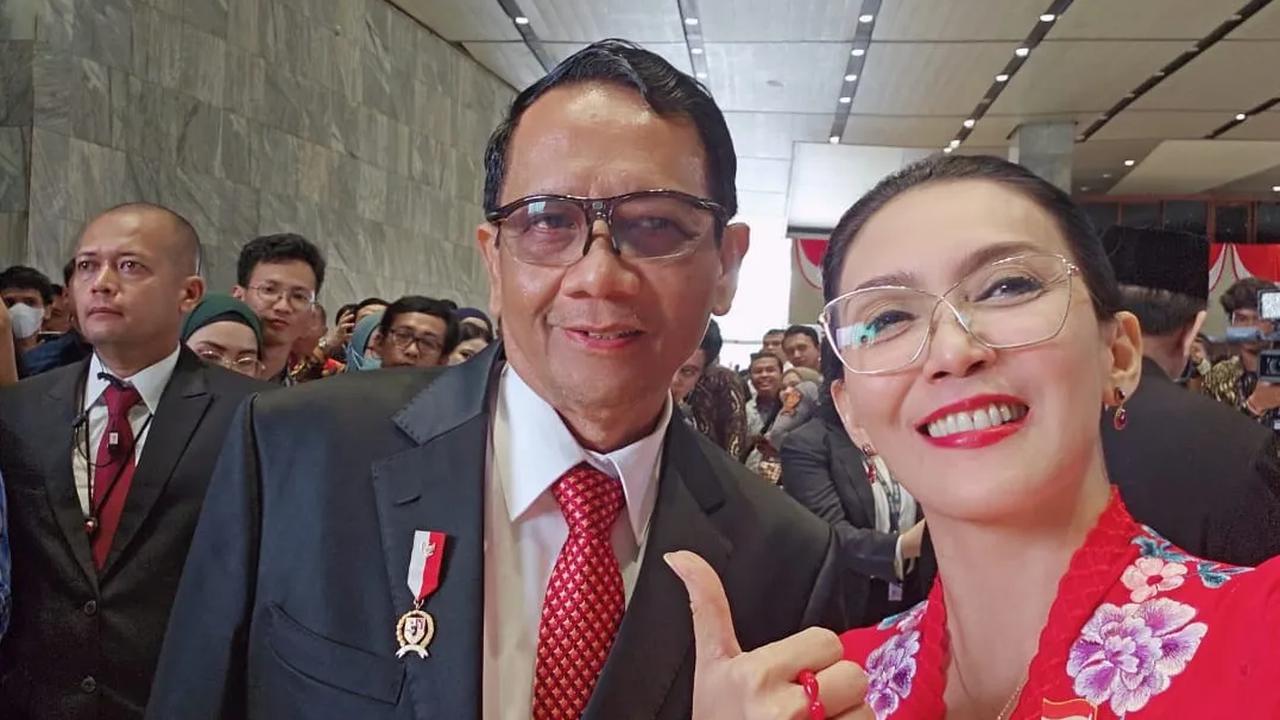 Apalagi, jika projek tersebut ada bentuk hibah yang jelas diatur dalam UU. Sehingga tidak bisa seenaknya membuat penelitian yang melibatkan masyarakat luas tanpa prosedur yang jelas.<br>