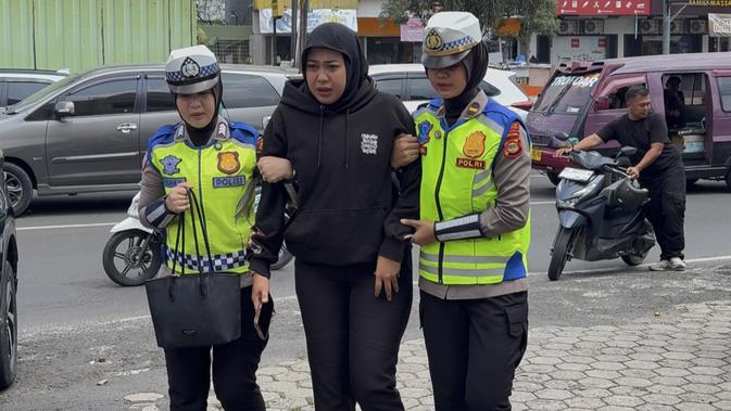 Di Balik Sirine dan Air Mata, Sehari Bersama Polwan Satlantas Penjaga Kota Bandar Lampung