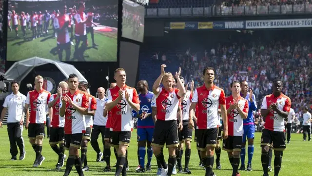 Dirk Kuyt kapten Feyenoord memimpin timnya mengalahkan FC Utrecht 3-2 dalam laga pembuka Liga Belanda Eredivisie.