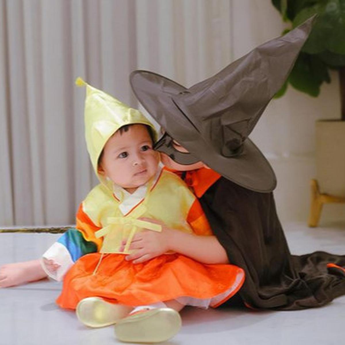 Ramai Disorot, Potret Baby Lily Disebut Tertekan Foto Pakai Hanbok Bareng 'Pesulap' Rayyanza