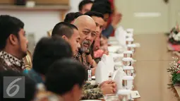 Indro Warkop hadir dalam jamuan makan siang bersama Presiden Joko Widodo di Istana Negara, Jakarta, Kamis (17/12). Para komika datang ke Istana Negara, seperti Indro Warkop, Mongol Stress, Raditya Dika, dll. (Liputan6.com/Faizal Fanani)