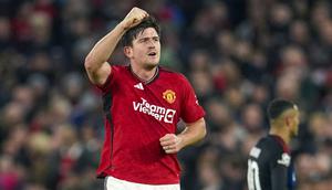 Pemain Manchester United, Harry Maguire melakukan selebrasi setelah mencetak gol ke gawang FC Copenhagen pada laga Grup A Liga Champions 2023/2024 di Old Trafford, Manchester, Inggris, Rabu (25/10/2023) dini hari WIB. Maguire keluar sebagai salah satu penentu kemenangan tim selain Andre Onana yang berhasil menepis tendangan penalti di penghujung laga. Ia sukses mencetak satu-satunya gol pada menit ke-72. (AP Photo/Dave Thompson)
