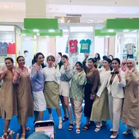 Sejumlah selebriti menjadi muse stroller fashion show di acara Perilisan Koleksi Stroller Traveling di Mall Jakarta [instagram/joannalexandra]