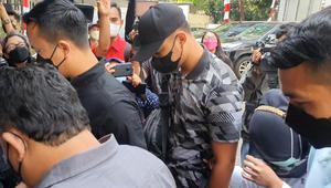 Komisi Nasional Hak Asasi Manusia (Komnas HAM) memeriksa satu ajudan serta asisten rumah tangga (ART) Irjen Pol Ferdy Sambo hari ini, Senin, (1/8/2022) untuk mengusut kasus penembakan Brigadir J. (Merdeka)