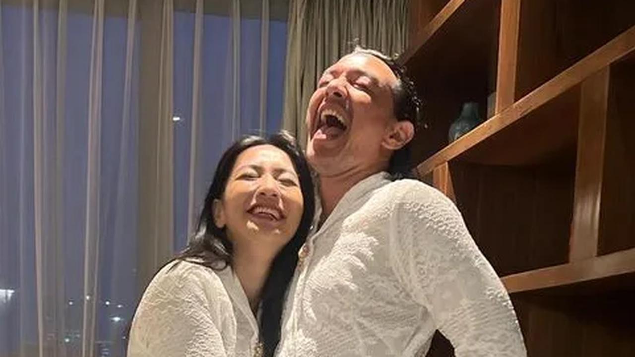 Bikin Ngakak! Potret Hesti Purwadinata dan Suami Tampil jadi Jeng Yah 'Gadis Kretek', Dian Sastro Sampai Komentar Begini
