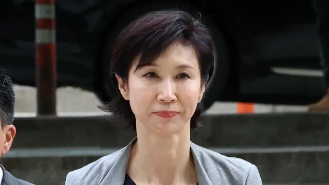 Roh So-yeong, direktur Art Center Nabi dan mantan istri Ketua SK Group Chey Tae-won, tiba di Pengadilan Tinggi Seoul di Seoul, Korea Selatan, Jumat, 26 Juni 2026. (Lee Young-hwan/Newsis via AP)