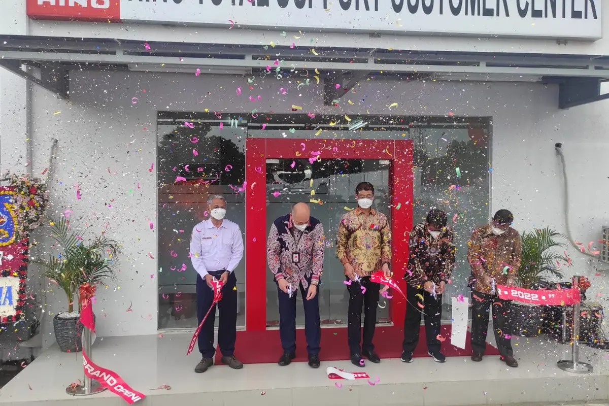 Hino membangun fasilitas pusat pelatihan berkendara yang diberi nama Hino Total Support Customer Center (HTSCC).