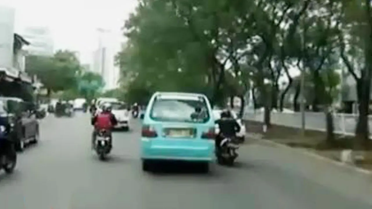 Motor Kejar Angkot