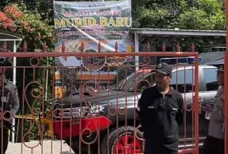 Tim Gegana dan Densus 88 Antiteror turun tangan usai dapat laporan ancaman bom di SDN Srengseng Sawah 15, Jagakarsa, Jakarta Selatan, Senin (13/7/2026) (Tangkapan Layar Akun Thread @fikrijylo123)