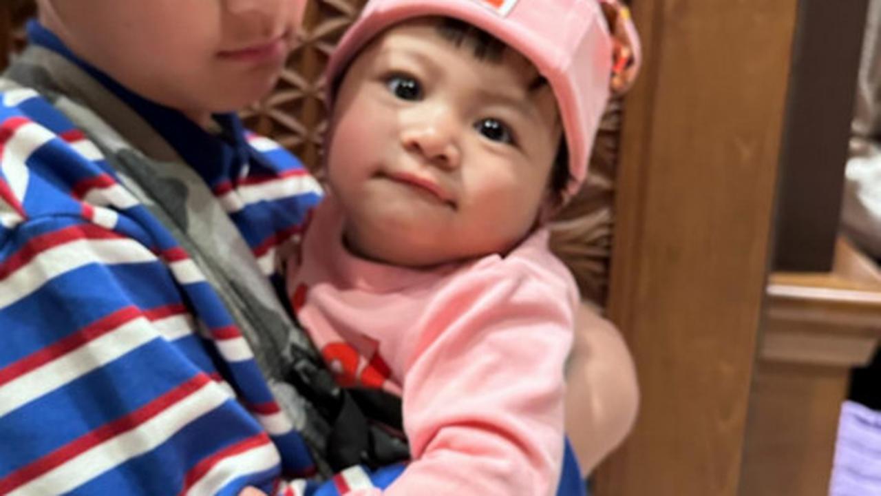 Disebut Si Ganteng & Si Cantik, Potret Penuh Kehangatan Rafathar Gendong Baby Lily Disorot