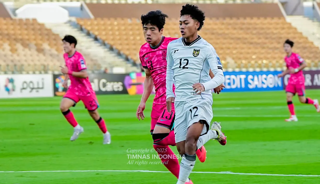 Korea Selatan terus menekan pertahanan Indonesia. Namun Garuda Muda benar-benar tampil disiplin untuk membendung serangan lawan hingga waktu pertandingan usai. (Dok PSSI)