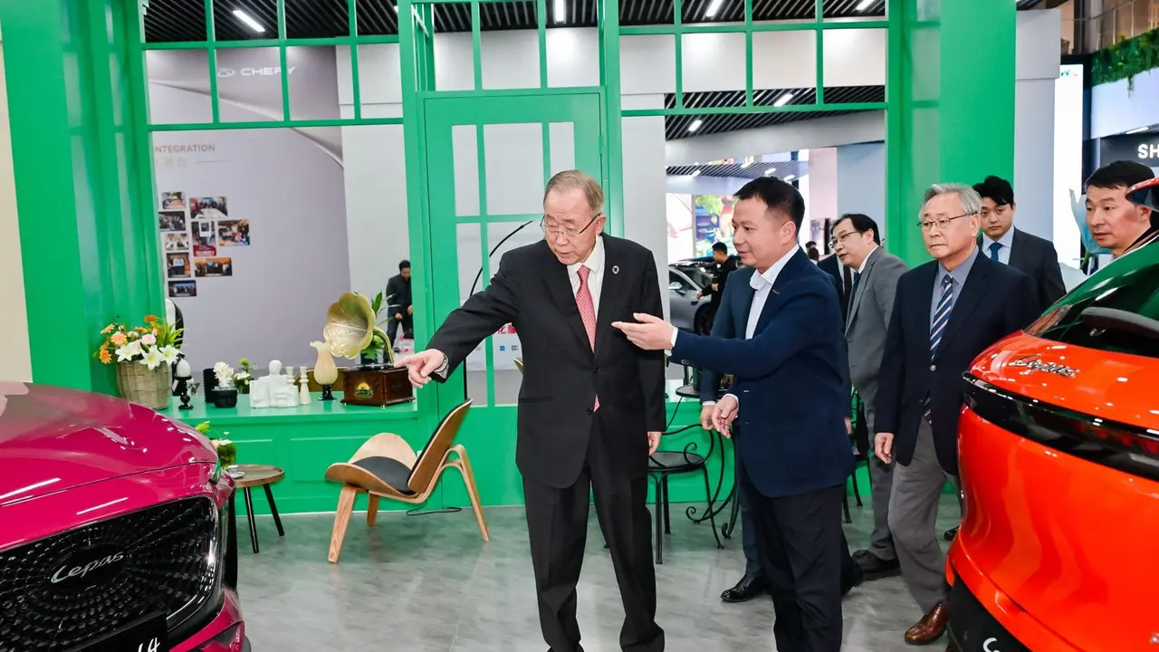 Sekretaris Jenderal PBB ke-8 sekaligus Chairman dari Ban Ki-moon Foundation, Ban Ki-moon mengunjungi Ecosystem Exhibition Hall dan menyempatkan diri untuk melihat langsung Pavilion LEPAS, merek global dari Chery Group (Istimewa)