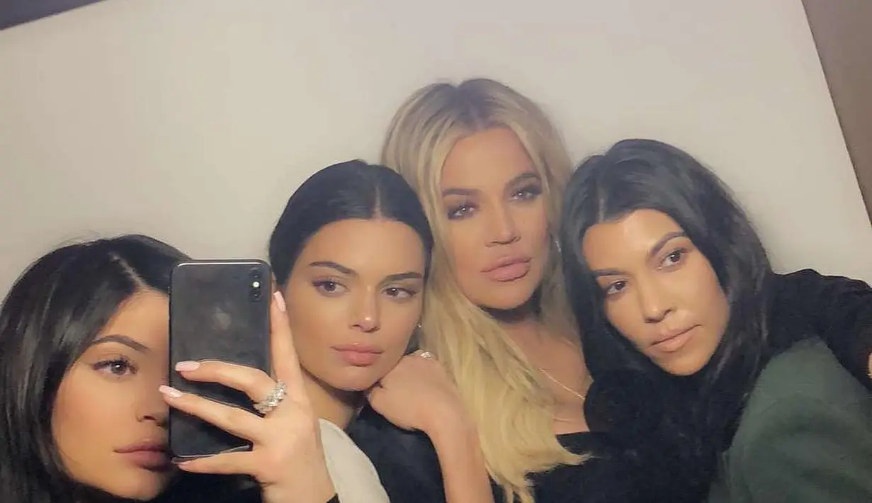 Netizen menganggap bahwa nama keluarga yang sudah terkenal membuat Kylie Jenner mudah untuk mendapatkan kesuksesan dan kekayaan seperti saat ini. (instagram/kyliejenner)