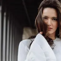 Meski telah jadi ibu dengan tiga anak, Nia Ramadhani terbilang memiliki body goals idaman para wanita.