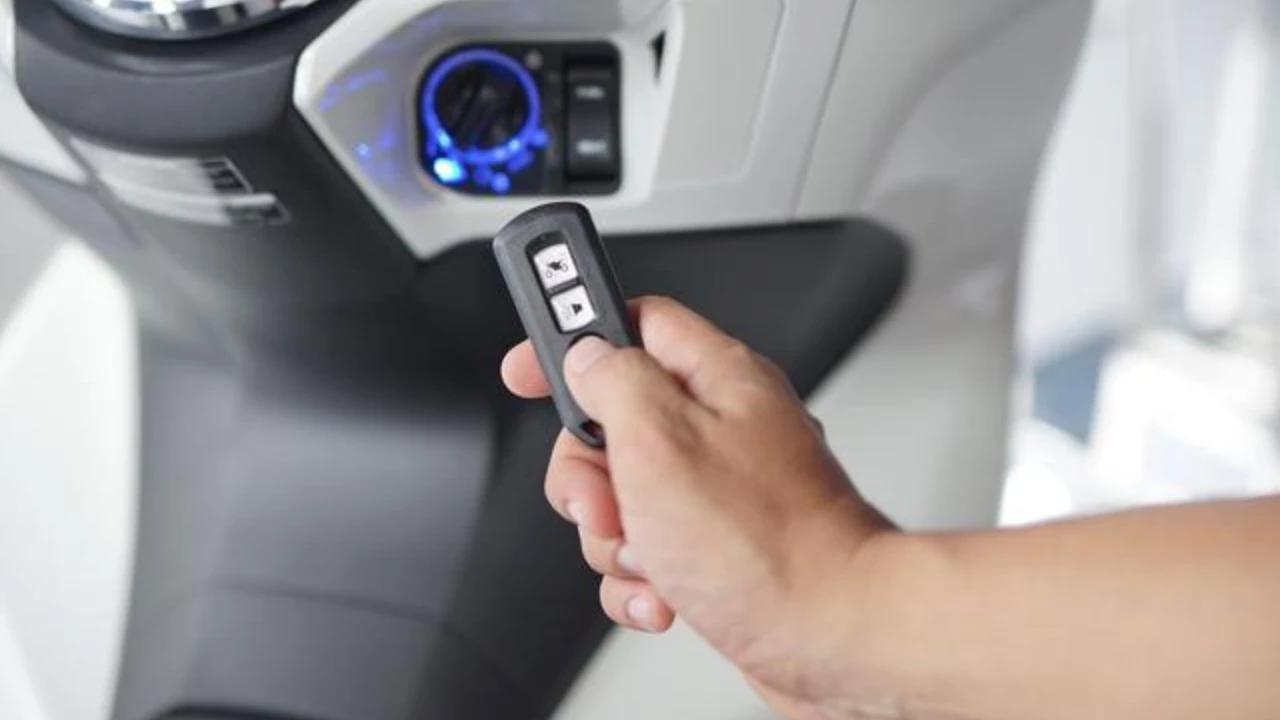 Ciri-Ciri Baterai Remote Smart Key Motor Mau Habis, Jangan Sampai Terlambat