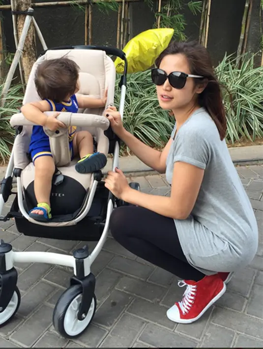 Dapat dilihat dari postingan foto yang ada di akun Instagram pribadinya, 'Kediaman Tuan Muda EL Barack Alexander,' tulis Jessica Iskandar sebagai keterangan foto. (Via Instagram/@Jedarcantik)